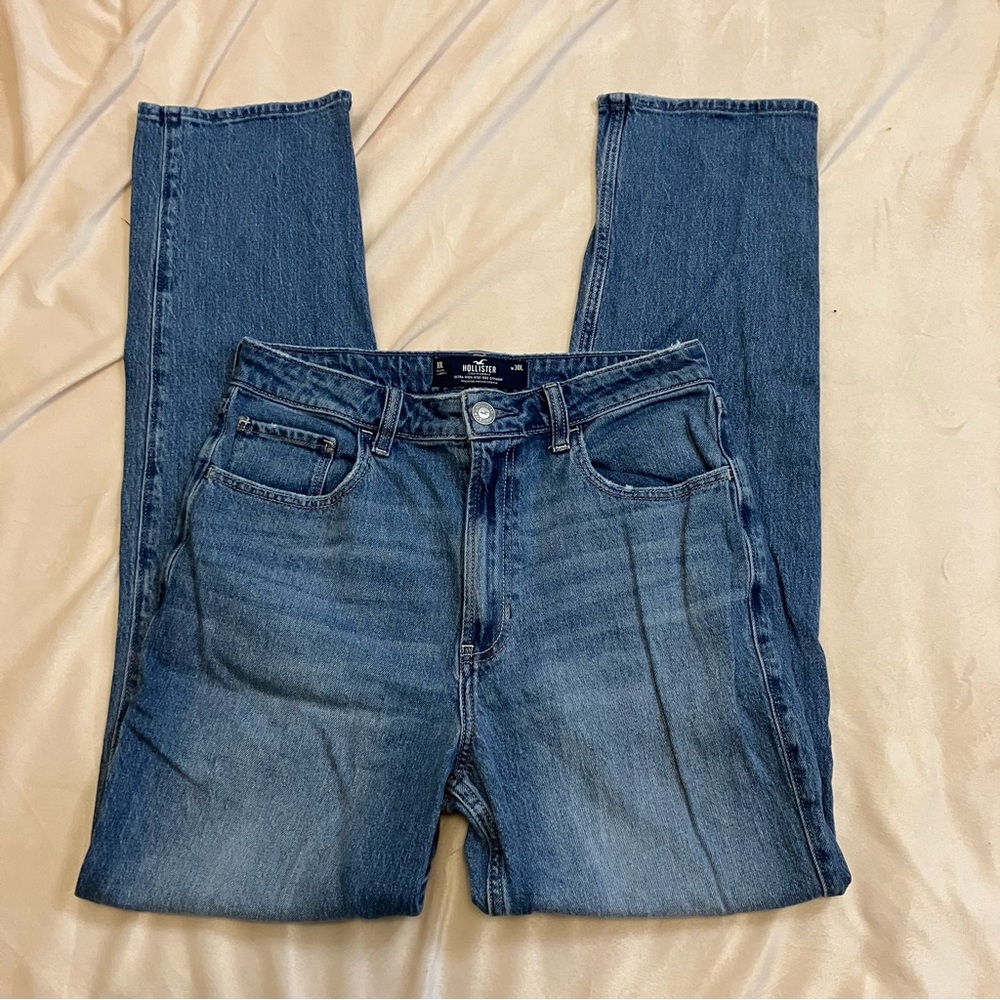Hollister Ultra High-Rise Medium Wash 90s Straight Jeans Size 10-L/11-L/30W